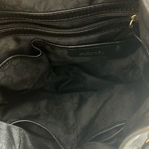 Michale kors  shoulder strapped black purse